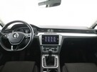 Volkswagen Passat klima auto (3 strefy), navi, czujniki parkowania, grzane fotele - 14