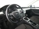 Volkswagen Passat klima auto (3 sterfy), navi, grzane fotele, czujniki parkowania - 13