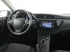 Toyota Auris hybryda panorama navi kamera grzane fotele ACC - 15