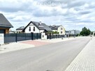 Dom jednorodzinny z garażem, przestronne działki - 5