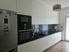Nowe mieszkanie - taras, ogród, miejsca postojowe - 11