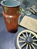 Zabytkowe przedmioty PRL KOMUNA dzbanek koło wózka lokówka - 2