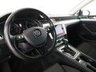 Volkswagen Passat DSG navi kamera i czujniki parkowania klima auto grzane fotele - 14