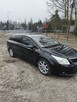 Toyota avensis 2.2 - 7