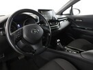 Toyota C-HR lift niski przebieg navi kamera grzane fotele ACC - 14