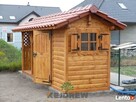 Mały domek z drewutnią