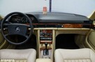 Mercedes W126 klasyczna luksusowa limuzyna z 1986 roku