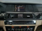 BMW M550i Łada zadbana jasny środek automat - 14
