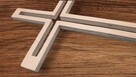 Krzyż drewniany na ścianę prosty ręcznie wycinany - 3
