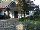 Dom Warmiński z linią brzegową jeziora i pomostem - 3