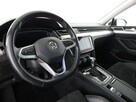 Volkswagen Passat FV23 Panorama Navi Alcantara GrzaneFotele Ergo DYNAUDIO DCC Matrix KAM - 14