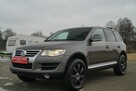 Volkswagen Touareg 4 X 4    AUTOMAT 3,0 V6 SKÓRA NAVI HAK ZADBANY SPRAWNY 6 LAT JEDEN WŁ. - 2