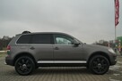 Volkswagen Touareg 4 X 4    AUTOMAT 3,0 V6 SKÓRA NAVI HAK ZADBANY SPRAWNY 6 LAT JEDEN WŁ. - 7