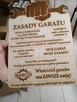Tabliczka grawerowana drewniana Zasady Garażu z Twoim imieni