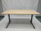 Biurko proste Nowy Styl 140x80 klon z przelotką - duża ilość