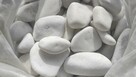 Otoczak biały jak thassos, bianco carrara. Duży ogrodowy. - 2