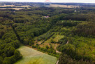 Malowniczy teren ze starodrzewem i strumykiem - 5