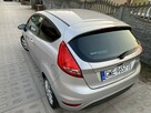 Ford Fiesta Benzyna, 2 kpl. kół, Isofix, klimatyzacja ok, Aux, nowe hamulce - 6