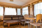 Domki z własną linią brzegową pomostem i łódką blisko do - 12