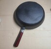 Patelnia głęboka żeliwna 28 cm skaza - 3
