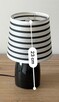Lampka nocna ceramiczna z abażurem w paski – 23 cm