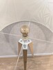 Lampa stojąca na drewnianych nogach - 2