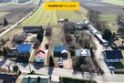Na sprzedaż przestronna działka z budynkiem - 2