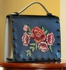 Śliczna kobieca torebka skórzana z haftem w kwiaty VENEZIA - 7