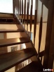 Schody drewniane samonośne i obłożenie schodów betonowych