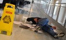 Tablica potykacz Uwaga śliska podłoga Caution wet floor - 6