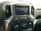 Chevrolet Silverado 2021, 5.3L, 4x4, porysowany - 8