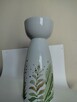 Biały wazon z wzorem roślinnym - 3