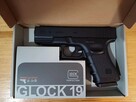 Umarex Wiatrówka Glock 19 4,5mm + Kulki i 22 Naboi CO2 - 4