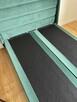 Zielone welurowe łóżko 140x200 - 3