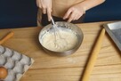 526. FRANCJA- Pracownik kuchni: smażenie naleśników - 1