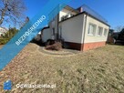 Duża działka pow .1111 m2 z domem w Centrum 200m od szkoły, budynek z garażem