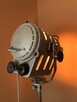 Lampa podłogowa teatralno filmowa z okresu prl