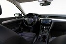 Volkswagen Passat - 9