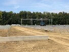 Praca przy montażu konstrukcji