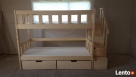 łóżko piętrowe ze schodkami