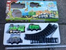 Kolejka na baterie, 2 wagoniki, zwierzątka, tory, 80 zł. - 3
