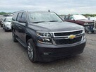 Chevrolet Suburban 2017, 5.3L, C1500, porysowany lakier - 2