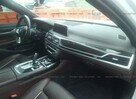 BMW 750 2017, 4.4L, uszkodzony bok - 6