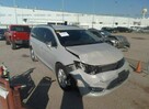 Chrysler Pacifica 2017, 3.6L, uszkodzony przód - 2