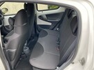 Toyota Aygo Benzyna/Niski przebieg/Klimatyzacja/8 airbag/2 kpl. kół/Podg. fotele - 12