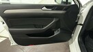 Volkswagen Passat Variant 2.0 TDI EVO 150 KM 6 biegów Essence - 11