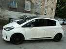 sprzedam TOYOTE YARIS hybryde 1.5 wersja GT alkantar,skóra - 4