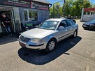Volkswagen Passat 1.6 Benzyna 102 KM, Klimatyzacja Automatyczna, USB, AUX, Hak, - 2