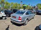 Volkswagen Passat 1.6 Benzyna 102 KM, Klimatyzacja Automatyczna, USB, AUX, Hak, - 3