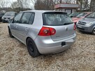 2.0 TDI fajny srebrny Golfik - 5